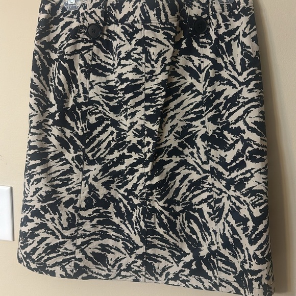 Harold’s Black and Tan Skirt with Zipper and Button Front and Pleats - Size 4 - Picture 7 of 8